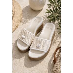 Donald Pliner Farrahr Sandel 7.5 Chunky Platform White Thong SlipOn Wedge Slide